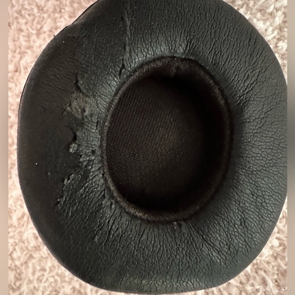 Beats Headphones - Picture 2 of 2